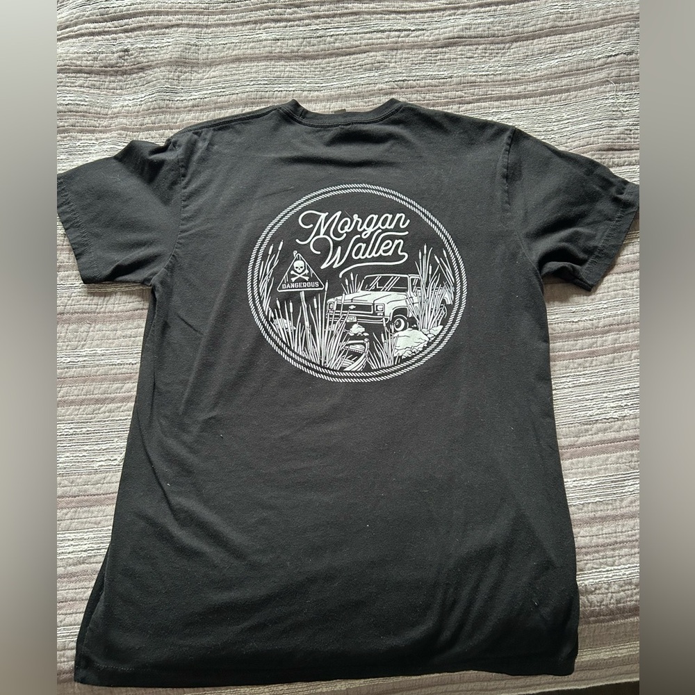 Morgan Wallen tour shirt men’s medium